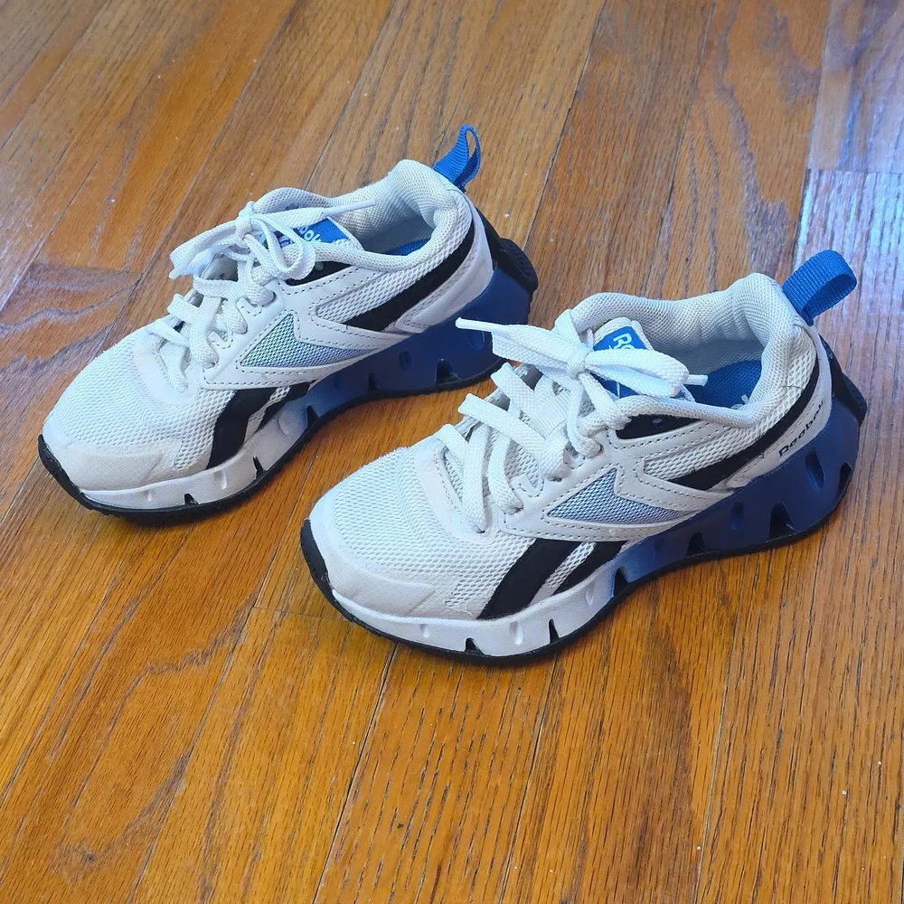 Boys Reebok Size 11K Sneakers Blue, Black & White...Excellent Condition! - Picture 2 of 10